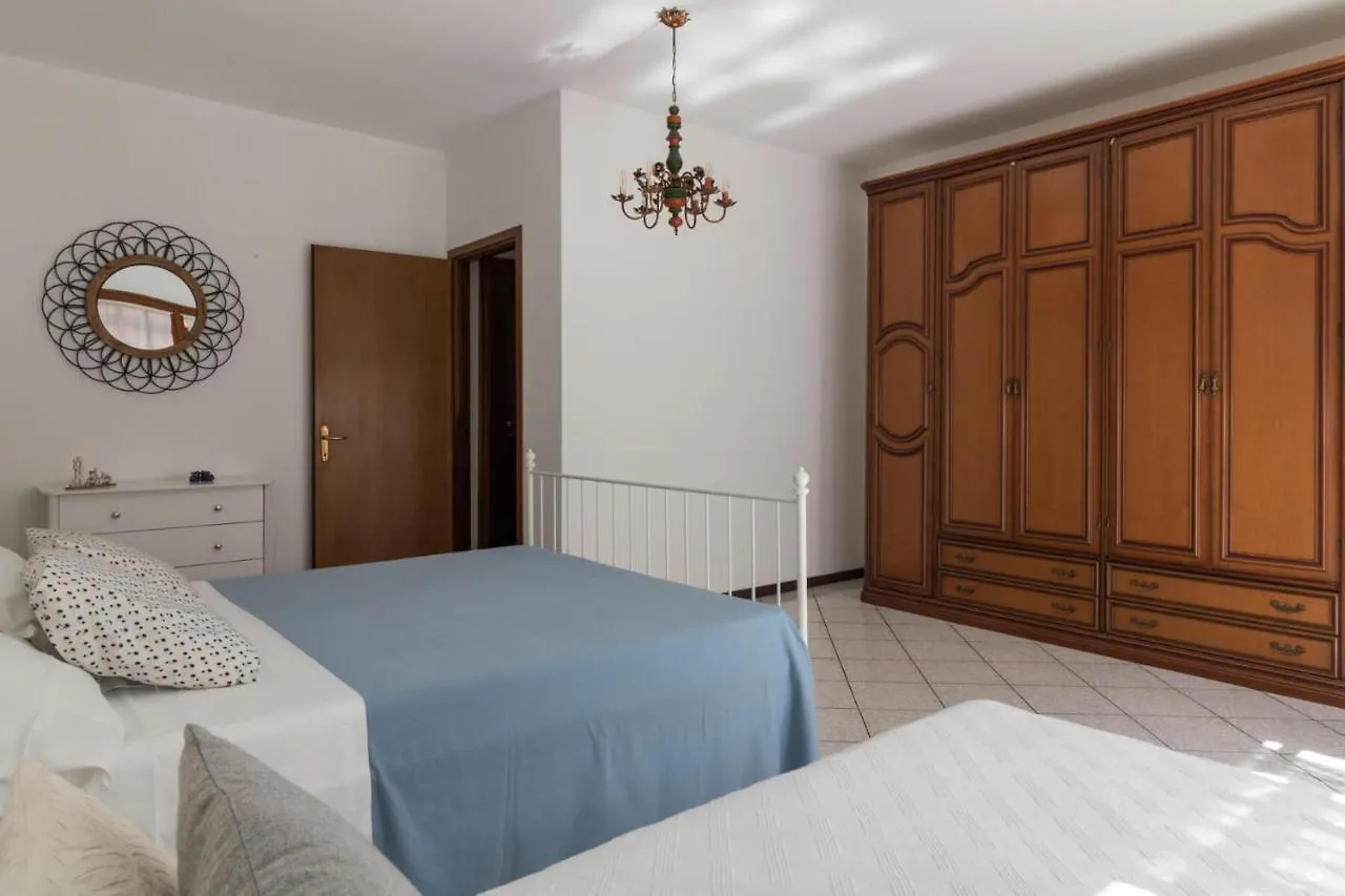 Villa Francesco Appartamento La Ruota Desenzano del Garda 0*,  Italien